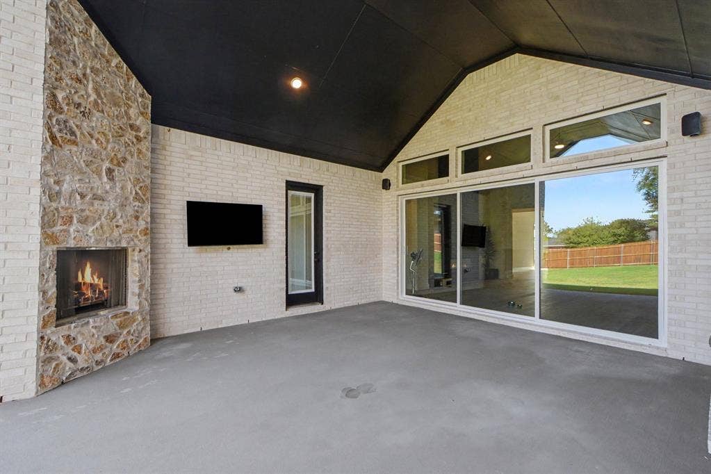 1135 Willow Lake Drive, DeSoto, TX 75115 1135 Willow Lake Drive, DeSoto, TX 75115