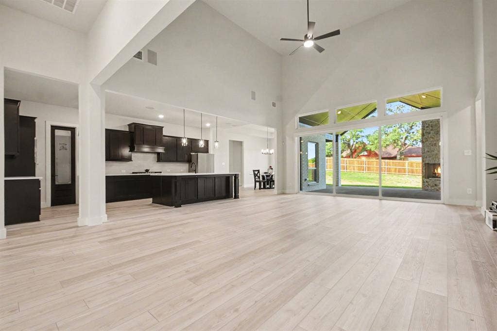 1135 Willow Lake Drive, DeSoto, TX 75115 1135 Willow Lake Drive, DeSoto, TX 75115