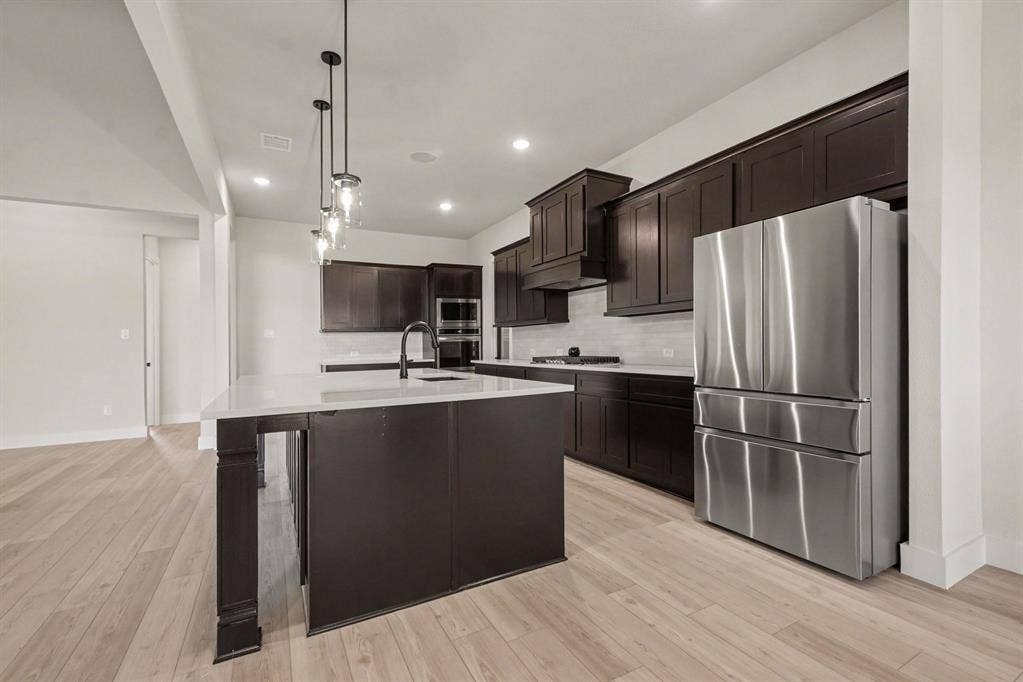 1135 Willow Lake Drive, DeSoto, TX 75115 1135 Willow Lake Drive, DeSoto, TX 75115