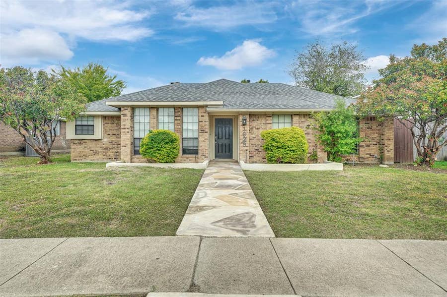 Property photo for 1629 Glencairn Lane, Lewisville, TX