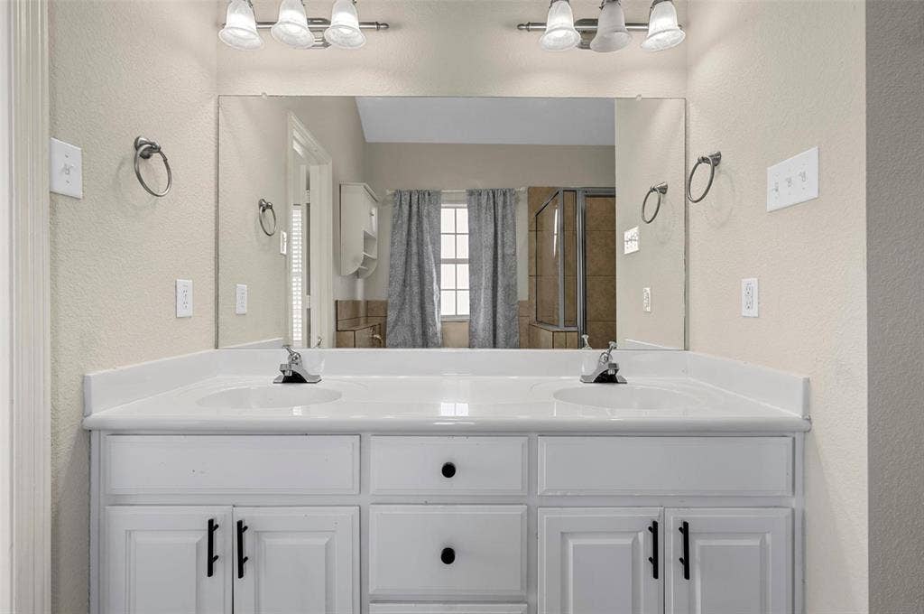 10100 Seville Court, Waco, TX 76708 10100 Seville Court, Waco, TX 76708