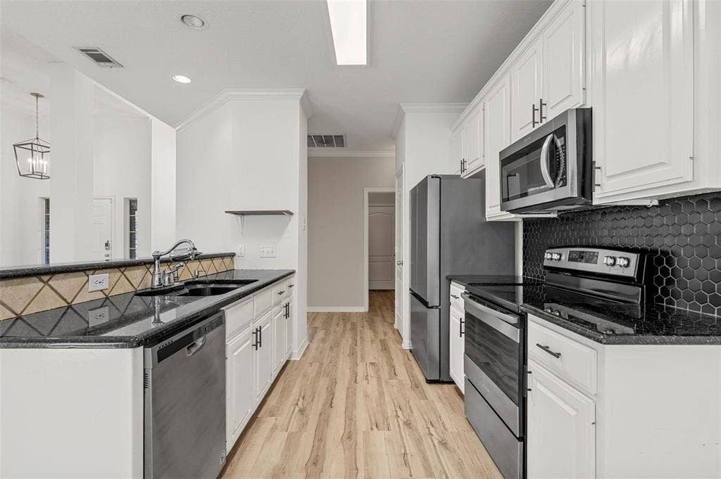 10100 Seville Court, Waco, TX 76708 10100 Seville Court, Waco, TX 76708