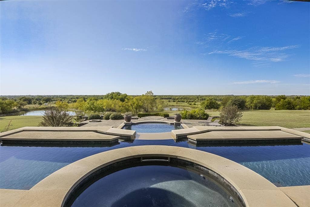 966 Sugar Ridge Road, Ennis, TX 75119