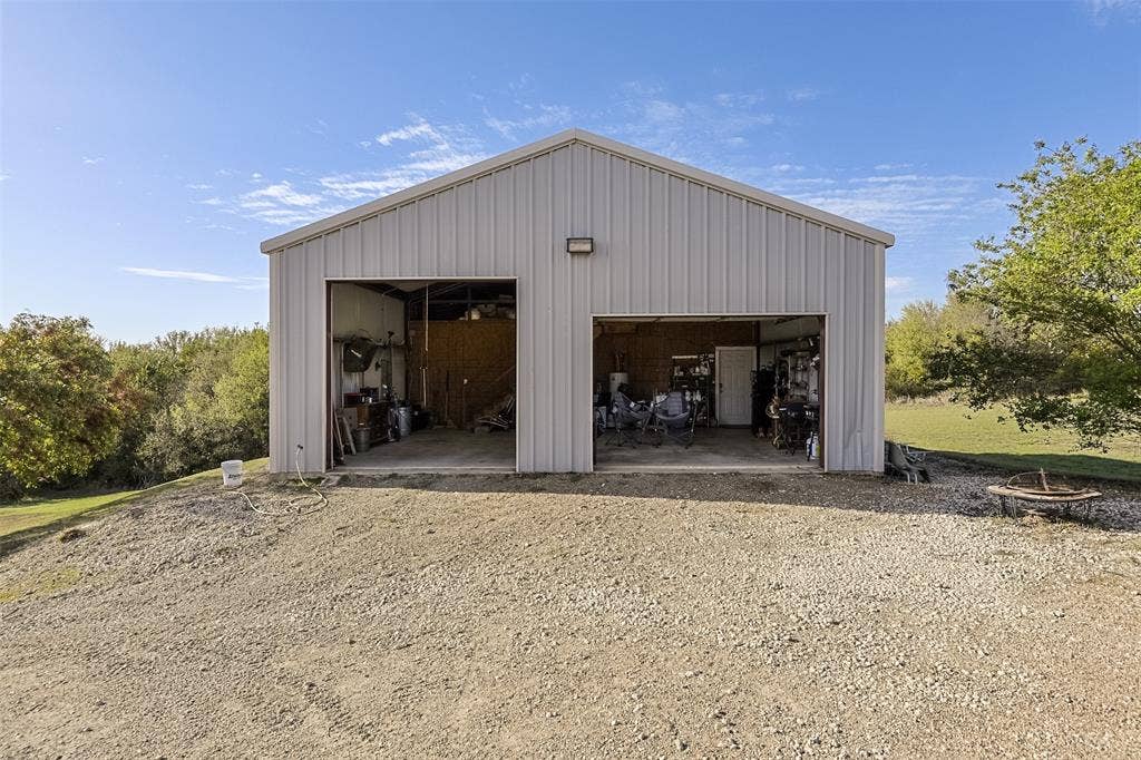 966 Sugar Ridge Road, Ennis, TX 75119
