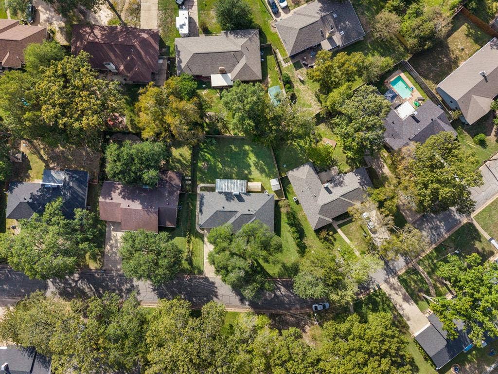 8307 Oxford Drive, Tyler, TX 75703 8307 Oxford Drive, Tyler, TX 75703