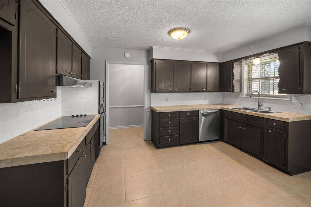 8307 Oxford Drive, Tyler, TX 75703 8307 Oxford Drive, Tyler, TX 75703
