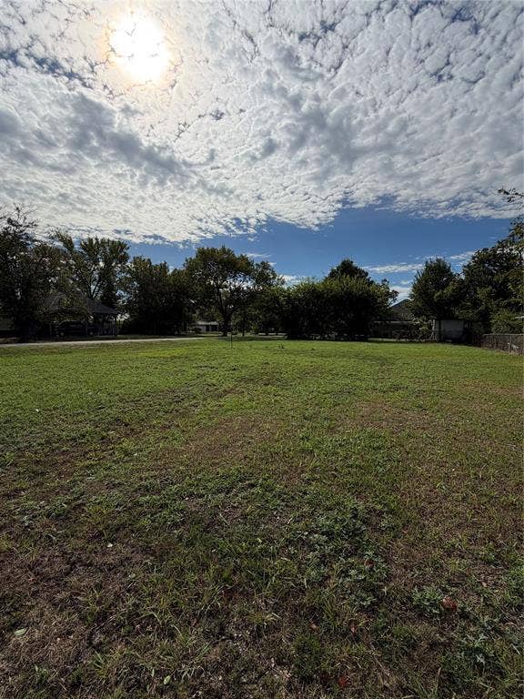 Property photo for 704 Poplar Street, Honey Grove, TX