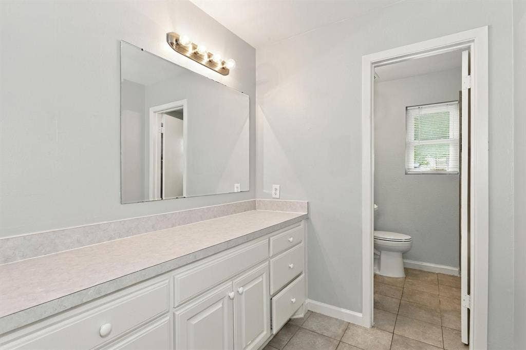 1725 Weathered Street, Irving, TX 75062 1725 Weathered Street, Irving, TX 75062