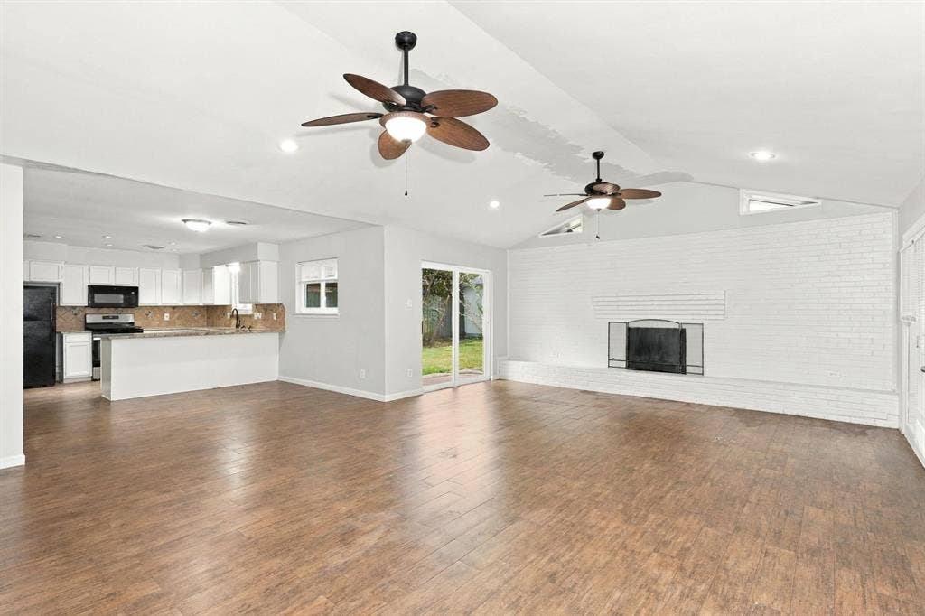 1725 Weathered Street, Irving, TX 75062 1725 Weathered Street, Irving, TX 75062