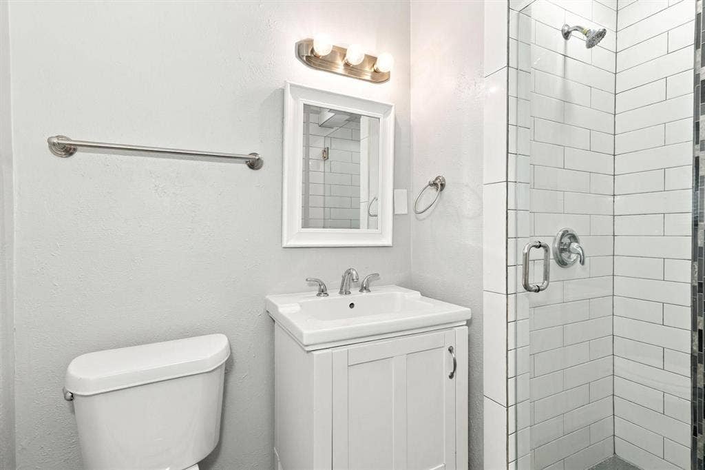 1725 Weathered Street, Irving, TX 75062 1725 Weathered Street, Irving, TX 75062