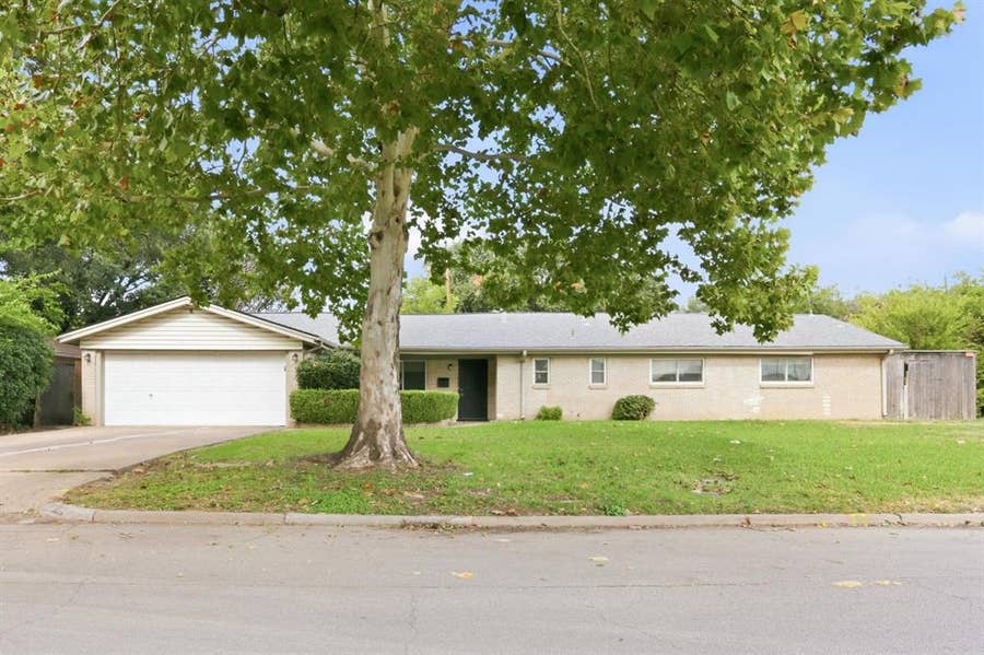 Property photo for 1725 Weathered Street, Irving, TX