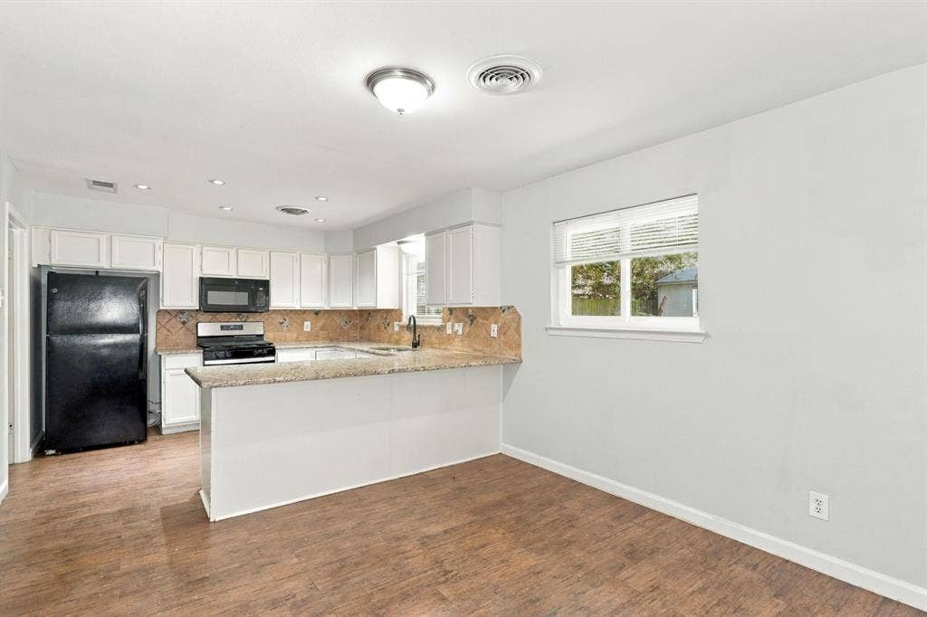 1725 Weathered Street, Irving, TX 75062 1725 Weathered Street, Irving, TX 75062