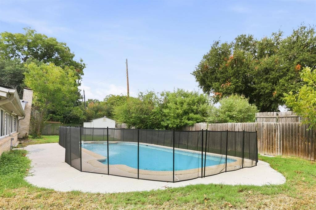 1725 Weathered Street, Irving, TX 75062 1725 Weathered Street, Irving, TX 75062