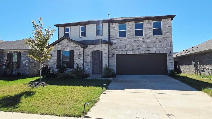 Property photo for 1826 Aslynn Circle, Aubrey, TX