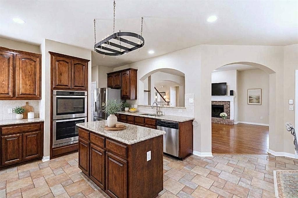 4136 Silverthorne Street, Richardson, TX 75082 Virtual staging