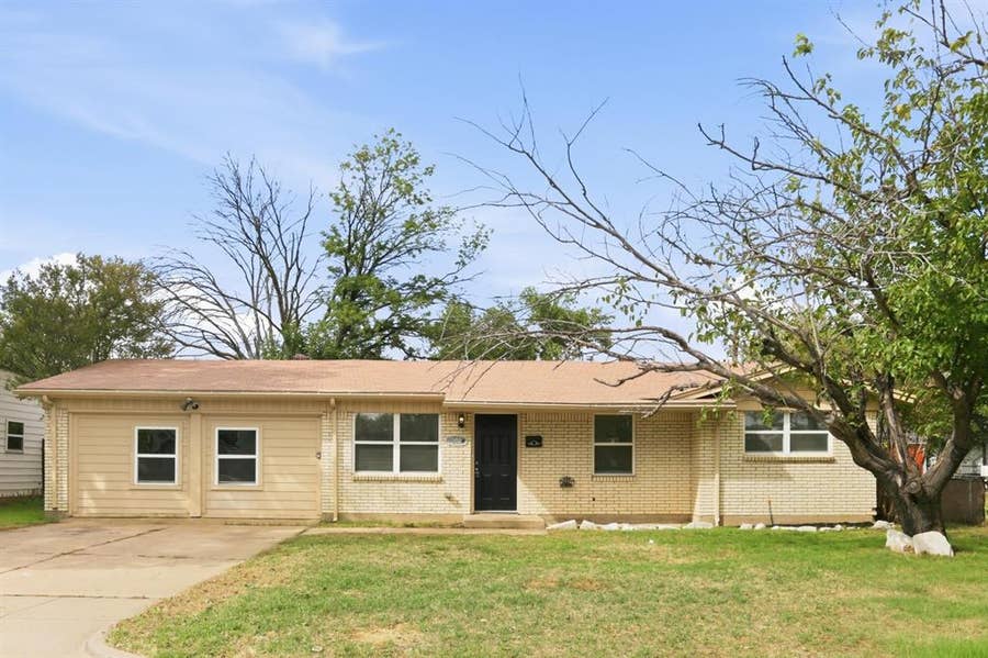 Property photo for 204 Pimlico Way, Saginaw, TX