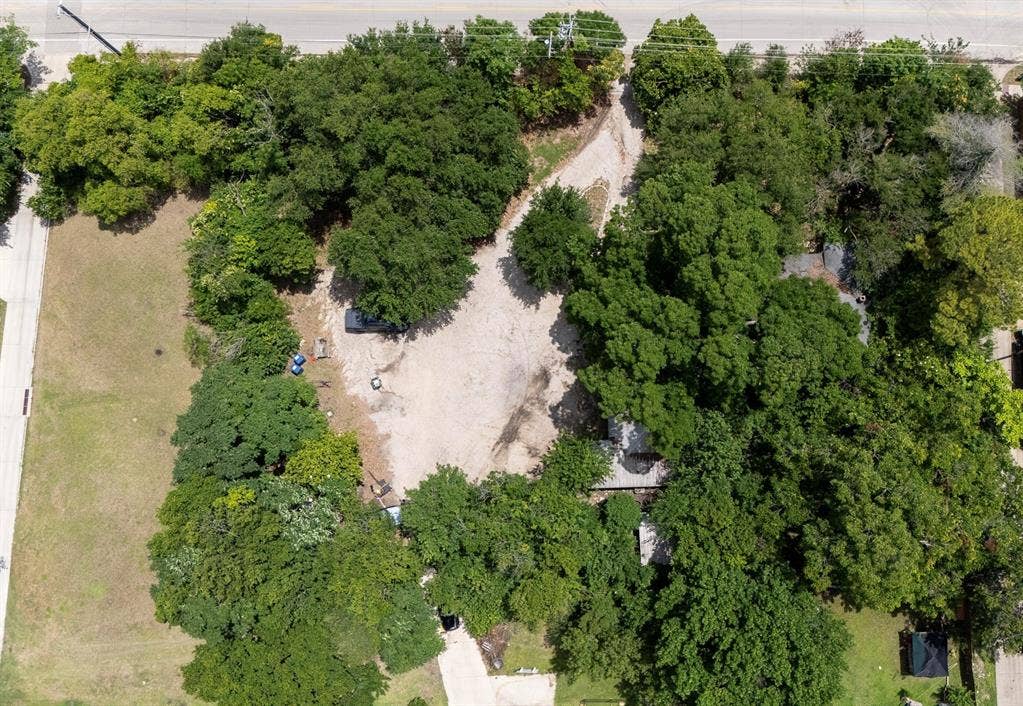 2817 Guthrie Road, Garland, TX 75043 2817 Guthrie Road, Garland, TX 75043