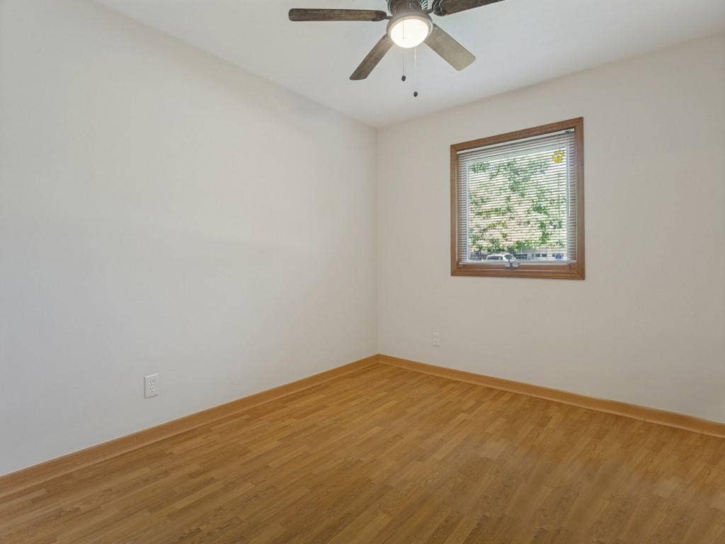 2912 Linden Lea, Irving, TX 75061 Front Bedroom w large closet