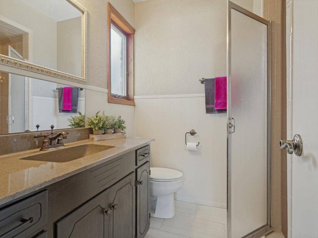 2912 Linden Lea, Irving, TX 75061 Shower in Primary