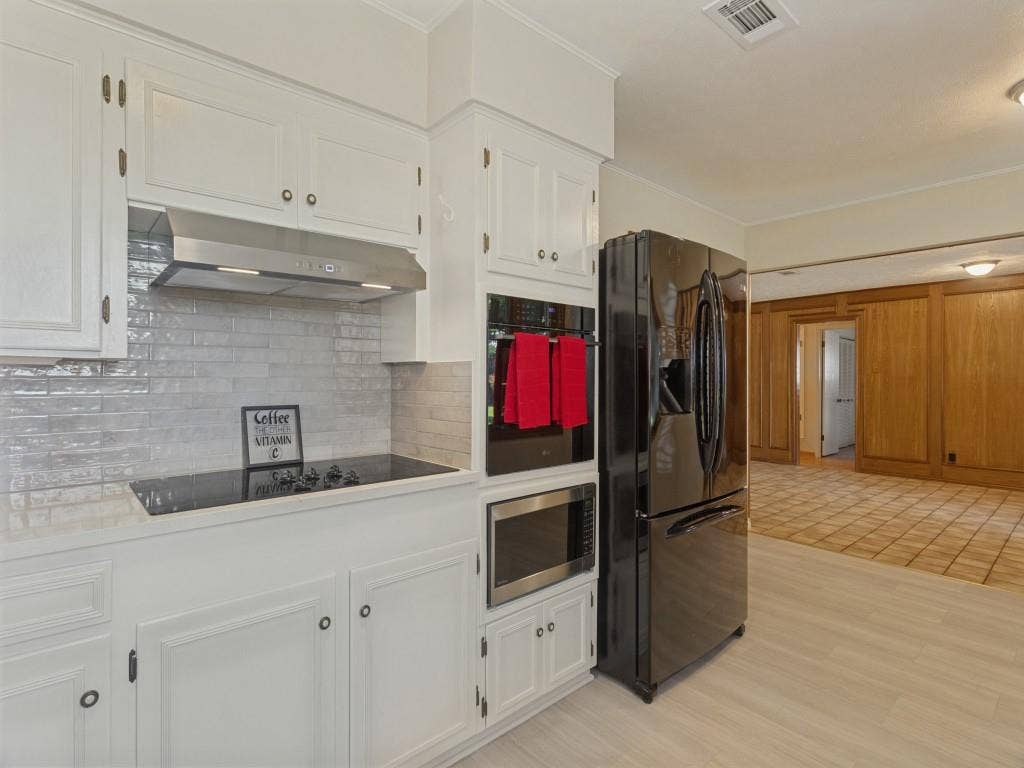 2912 Linden Lea, Irving, TX 75061 Updated appliances.