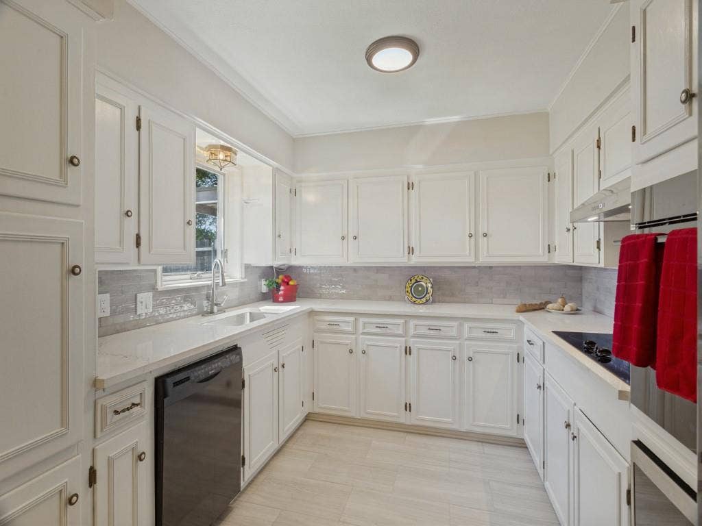 2912 Linden Lea, Irving, TX 75061 Gorgeous stone counter tops!
