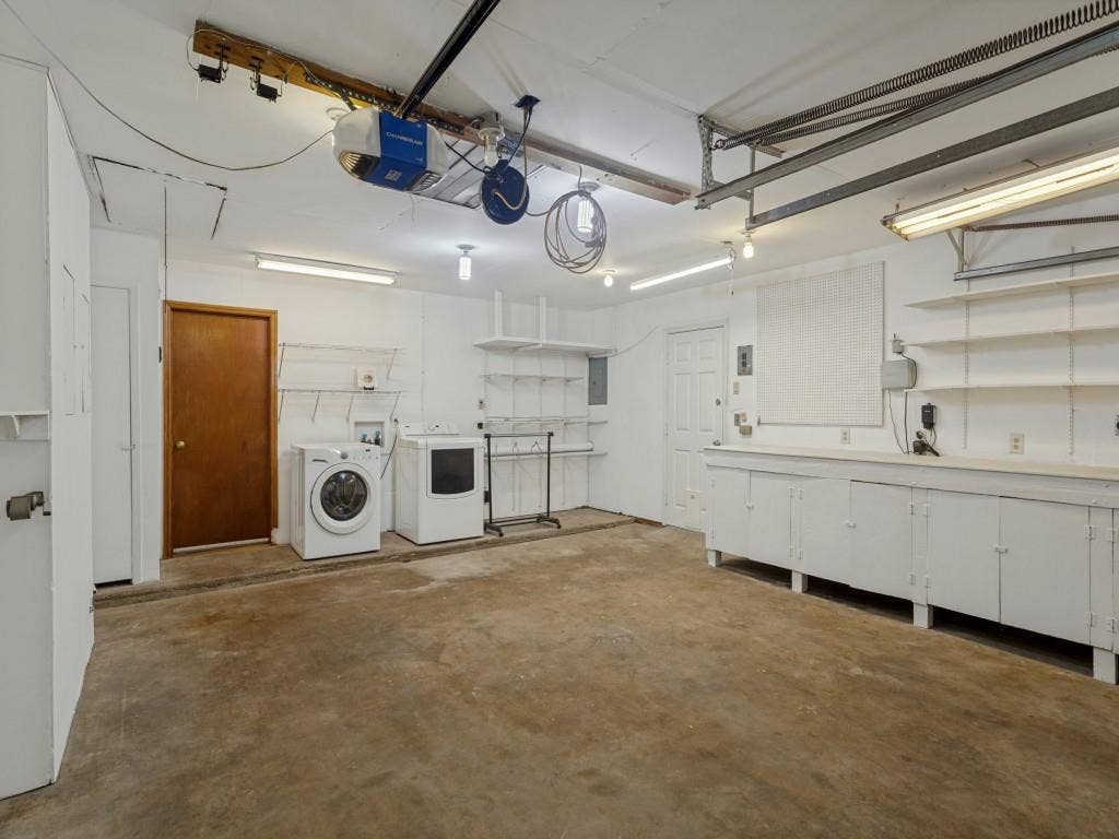 2912 Linden Lea, Irving, TX 75061 2912 Linden Lea, Irving, TX 75061