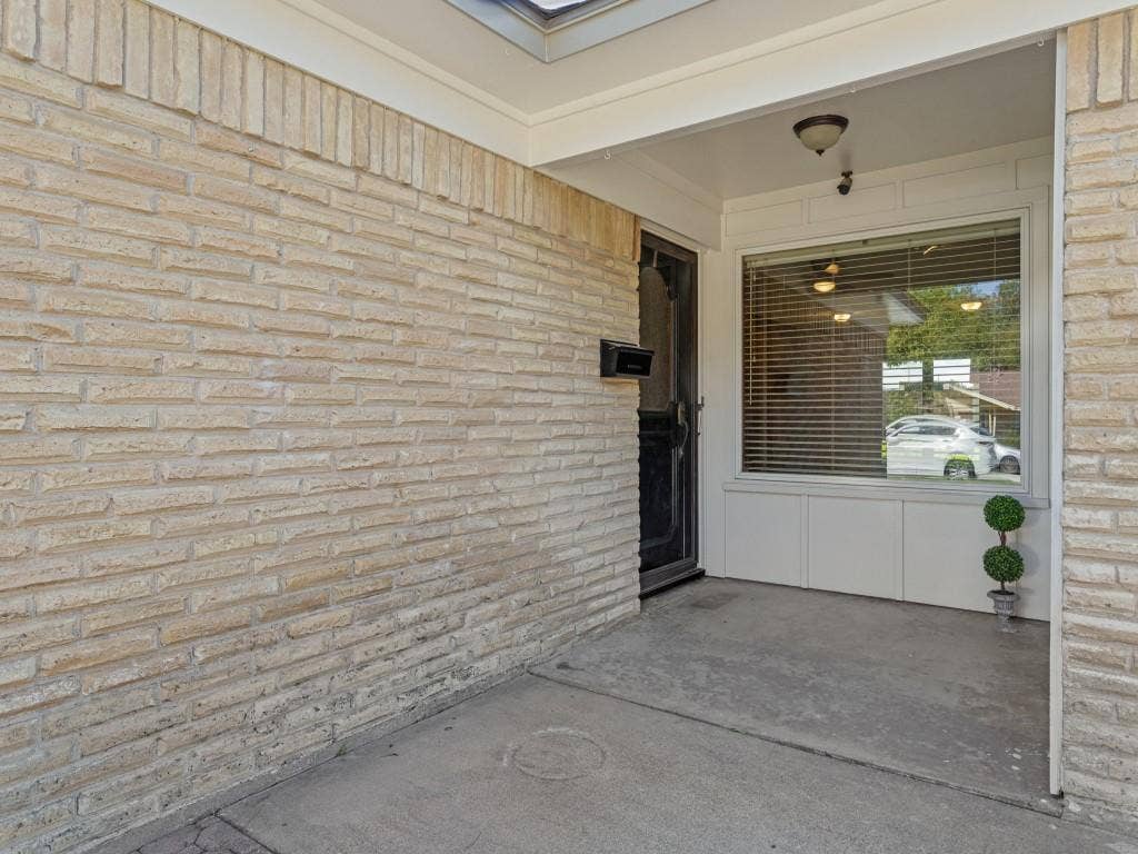 2912 Linden Lea, Irving, TX 75061 Welcome Home!