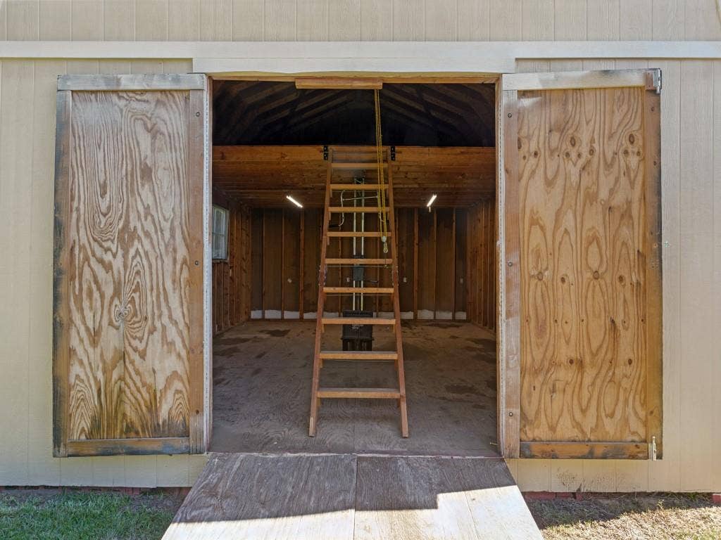 2912 Linden Lea, Irving, TX 75061 Man Cave or workshop w/ electric & loft