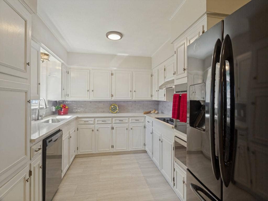 2912 Linden Lea, Irving, TX 75061 Pristine updated kitchen