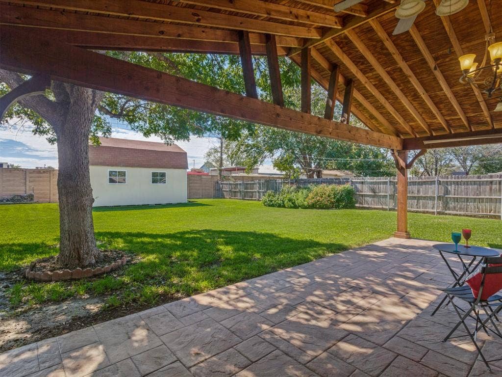 2912 Linden Lea, Irving, TX 75061 Patio faces S & could be used year round. (30 x 16)