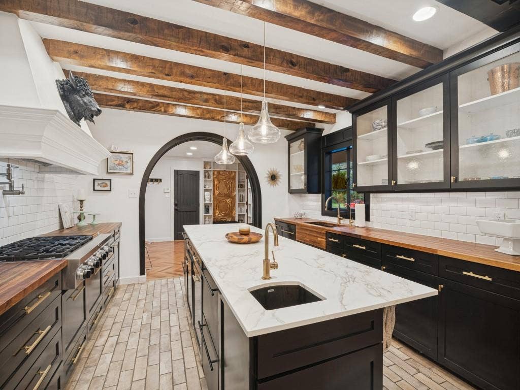 9825 Angora Street, Dallas, TX 75218 9825 Angora Street, Dallas, TX 75218