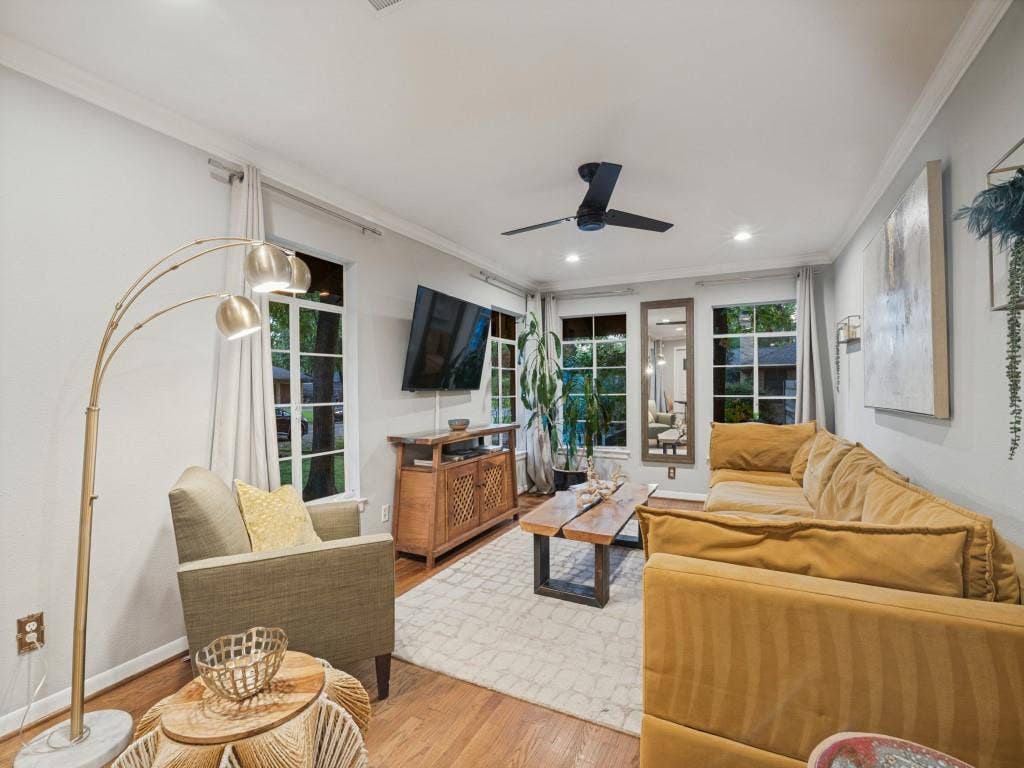 9825 Angora Street, Dallas, TX 75218 9825 Angora Street, Dallas, TX 75218