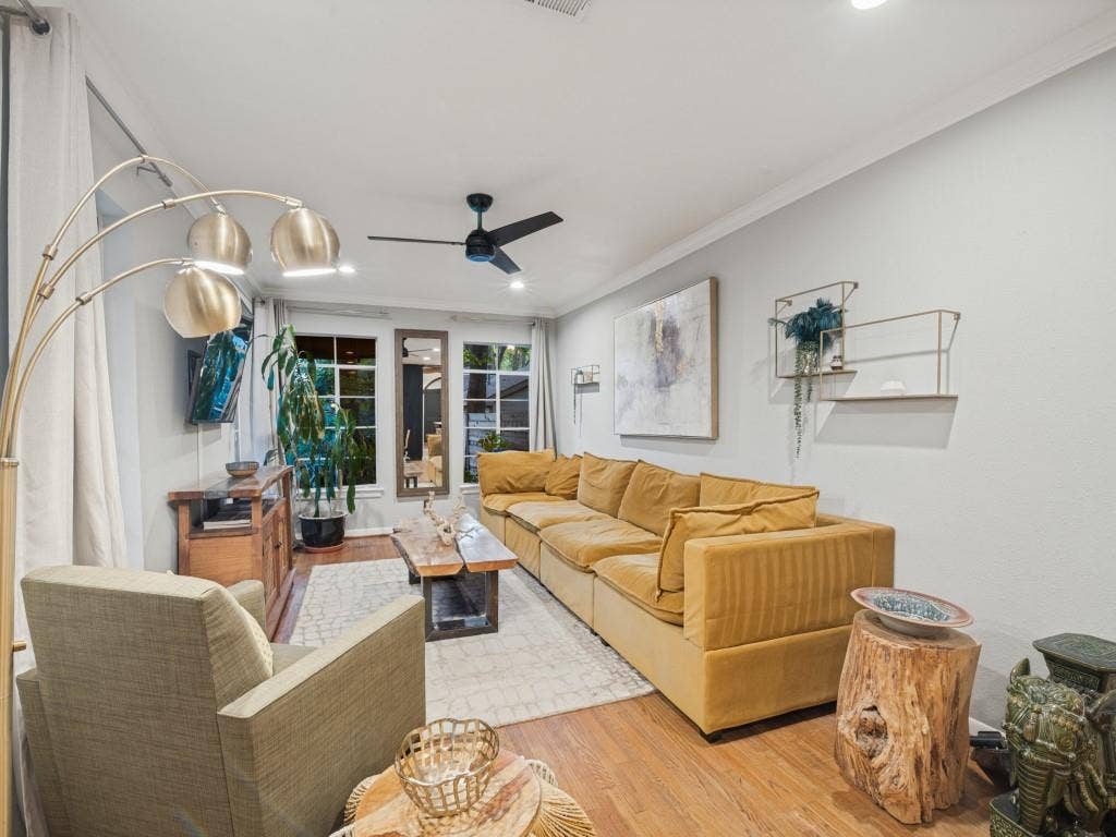 9825 Angora Street, Dallas, TX 75218 9825 Angora Street, Dallas, TX 75218