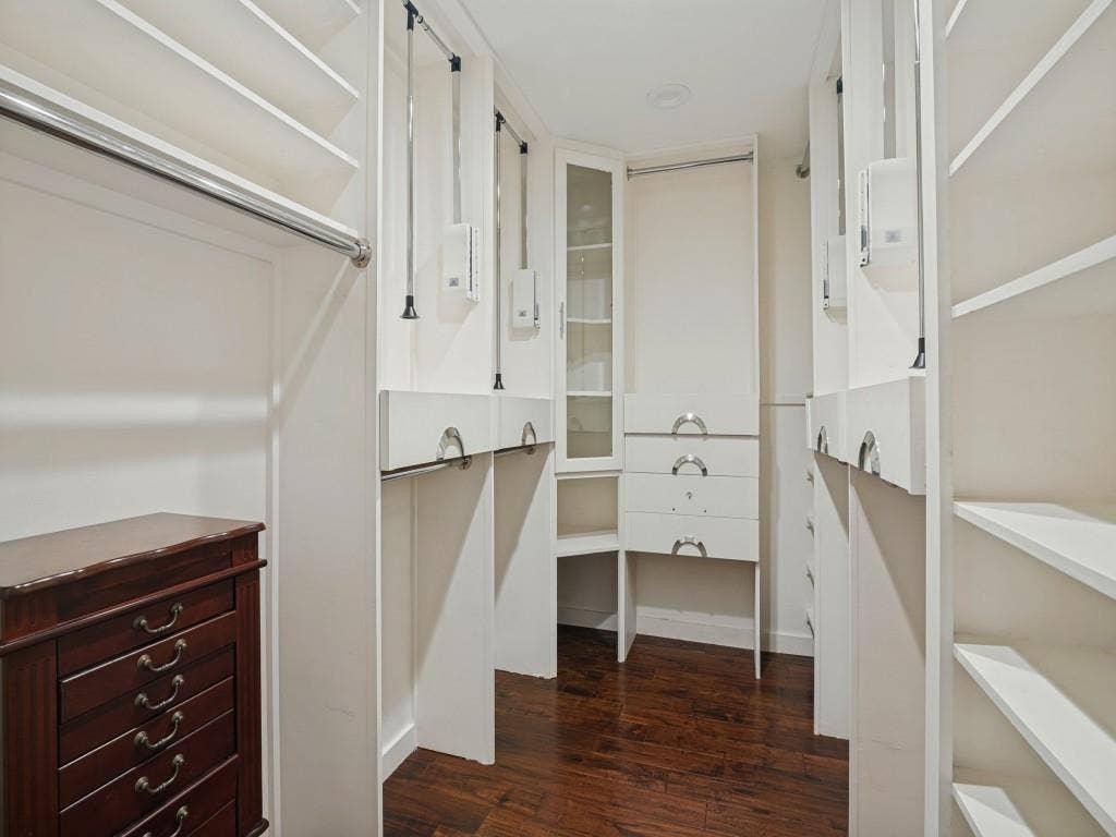 9825 Angora Street, Dallas, TX 75218 9825 Angora Street, Dallas, TX 75218