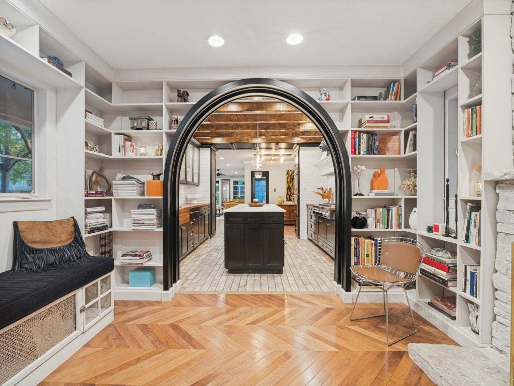 9825 Angora Street, Dallas, TX 75218 9825 Angora Street, Dallas, TX 75218