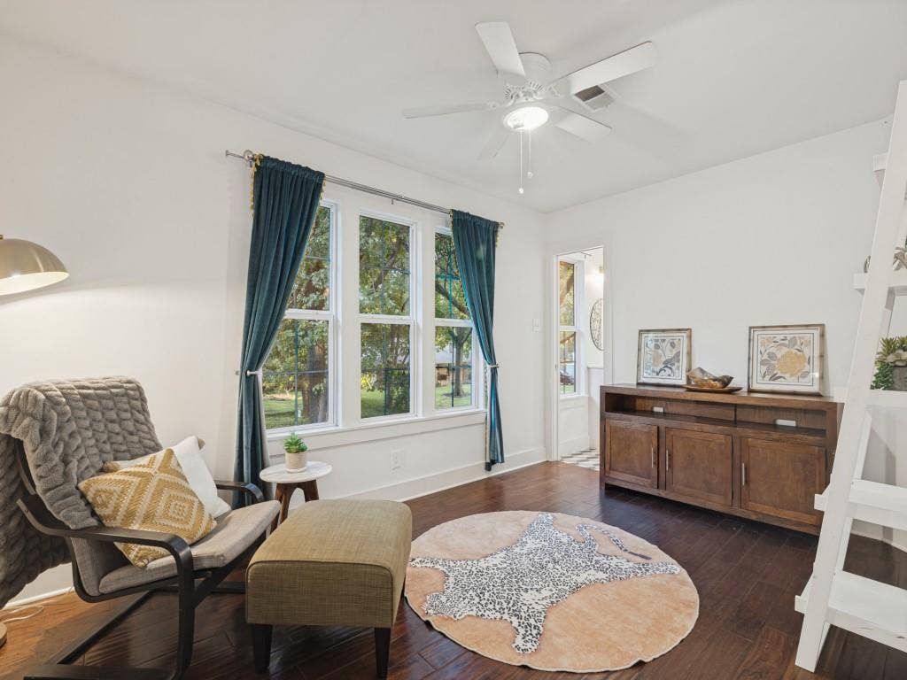 9825 Angora Street, Dallas, TX 75218 9825 Angora Street, Dallas, TX 75218