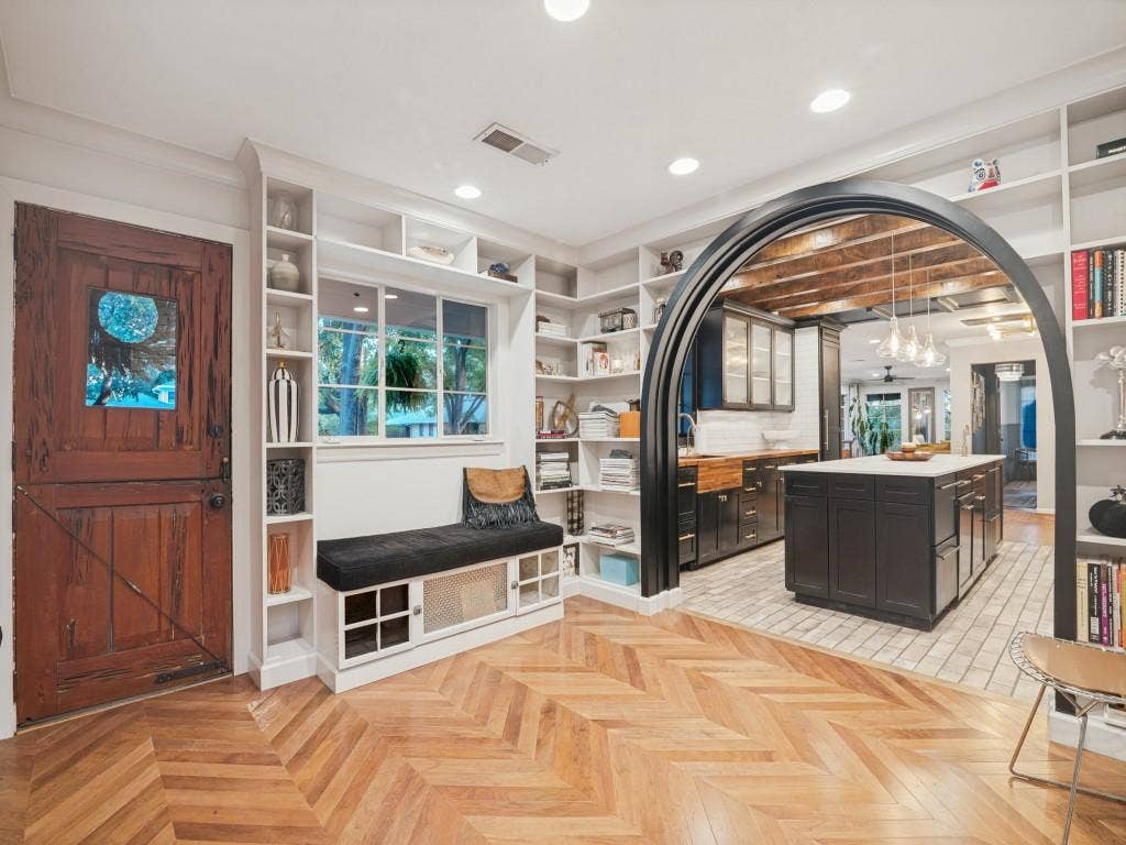 9825 Angora Street, Dallas, TX 75218 9825 Angora Street, Dallas, TX 75218
