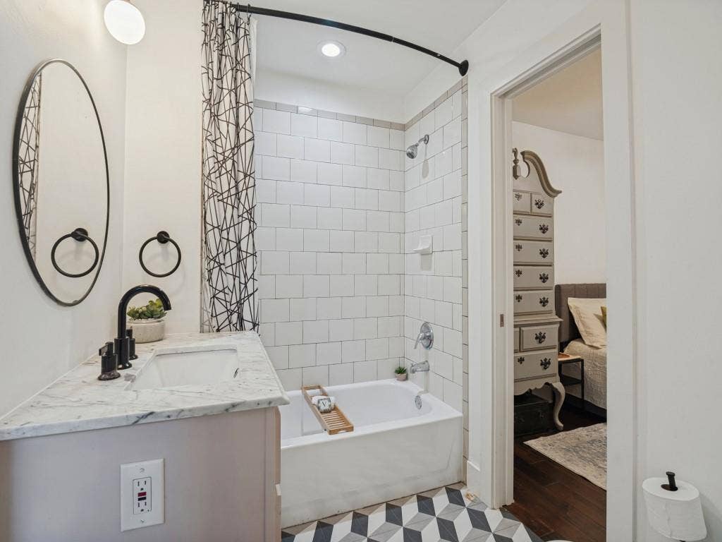 9825 Angora Street, Dallas, TX 75218 9825 Angora Street, Dallas, TX 75218