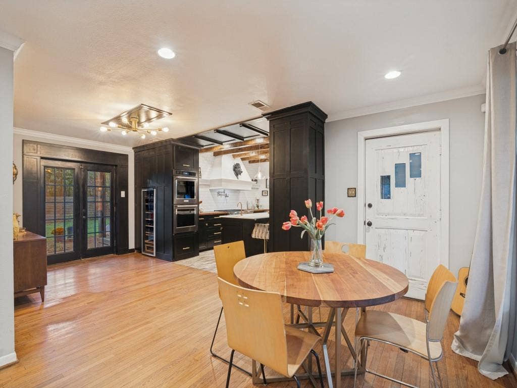 9825 Angora Street, Dallas, TX 75218 9825 Angora Street, Dallas, TX 75218