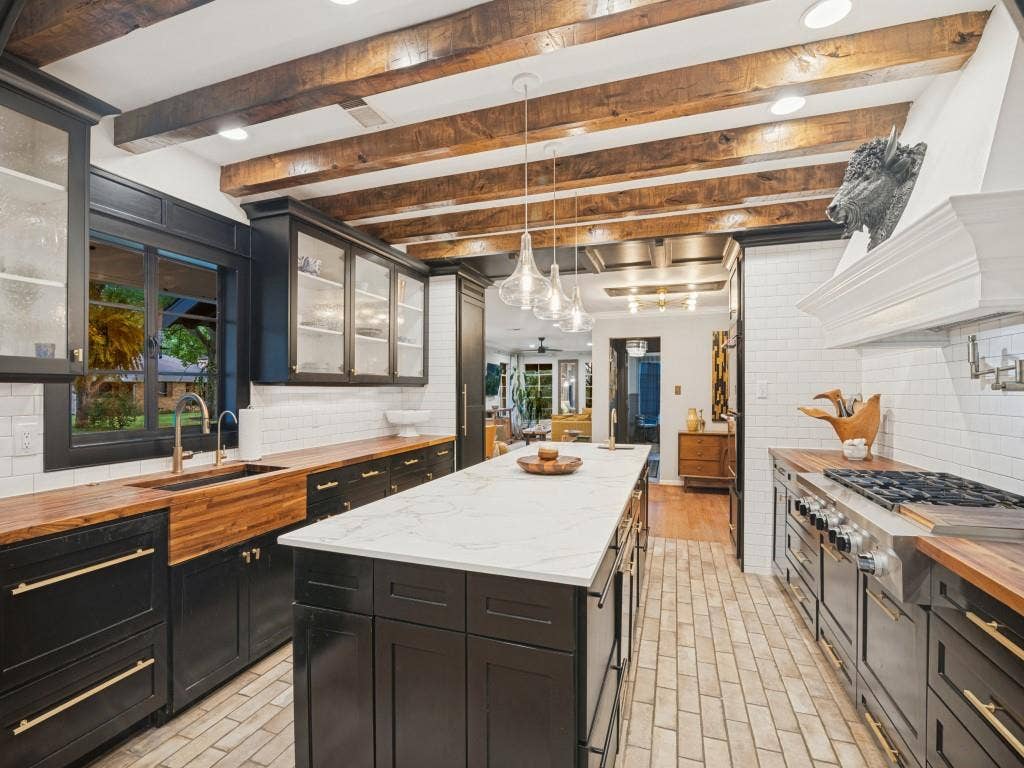 9825 Angora Street, Dallas, TX 75218 9825 Angora Street, Dallas, TX 75218