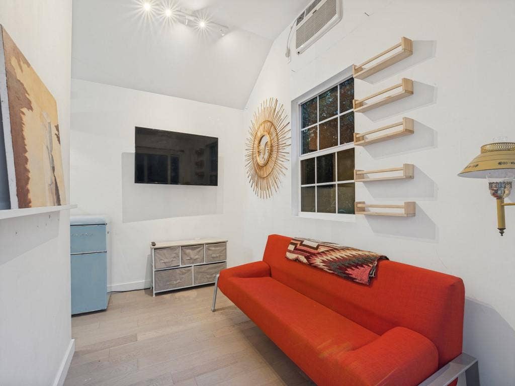 9825 Angora Street, Dallas, TX 75218 9825 Angora Street, Dallas, TX 75218