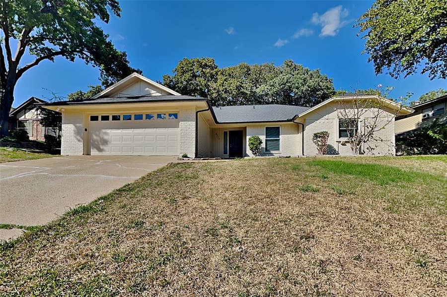 Property photo for 5711 Trails Edge Court, Arlington, TX