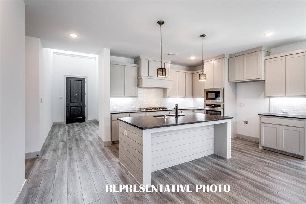 1405 Mistflower Lane, Celina, TX 75009 Style and sophistication abound in this dream kitchen! REPRESENTATIVE PHOTO
