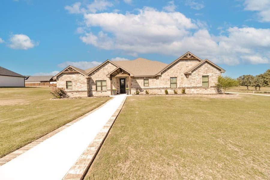 Property photo for 1610 N Mason Street, Bowie, TX