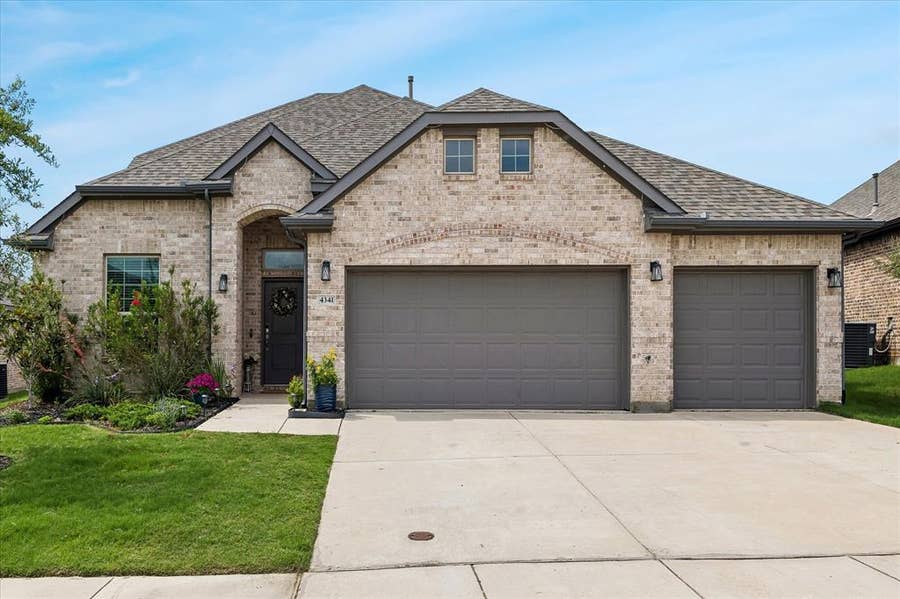 Property photo for 4341 Swallow Drive, Fort Worth, TX