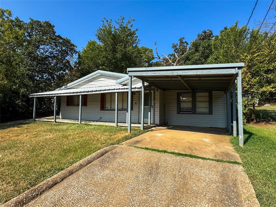 Property photo for 1011 Park Drive, Denison, TX
