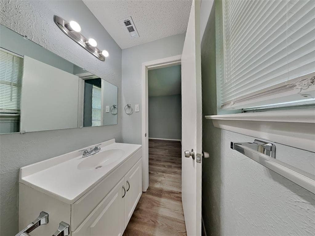 1525 Gardenside Drive, Dallas, TX 75217 1525 Gardenside Drive, Dallas, TX 75217