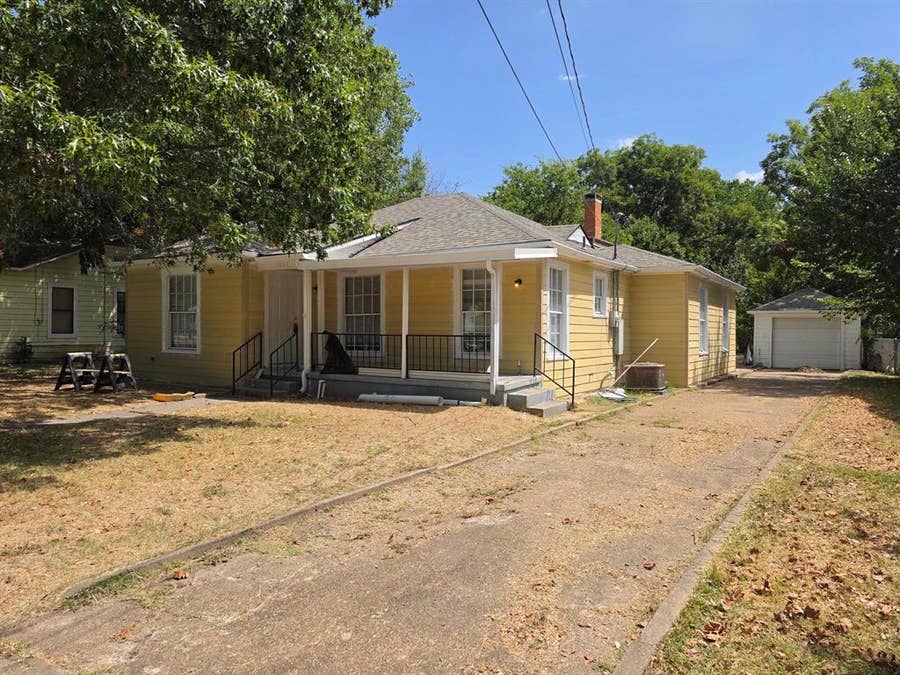 Property photo for 1033 N Lockhart Street, Sherman, TX