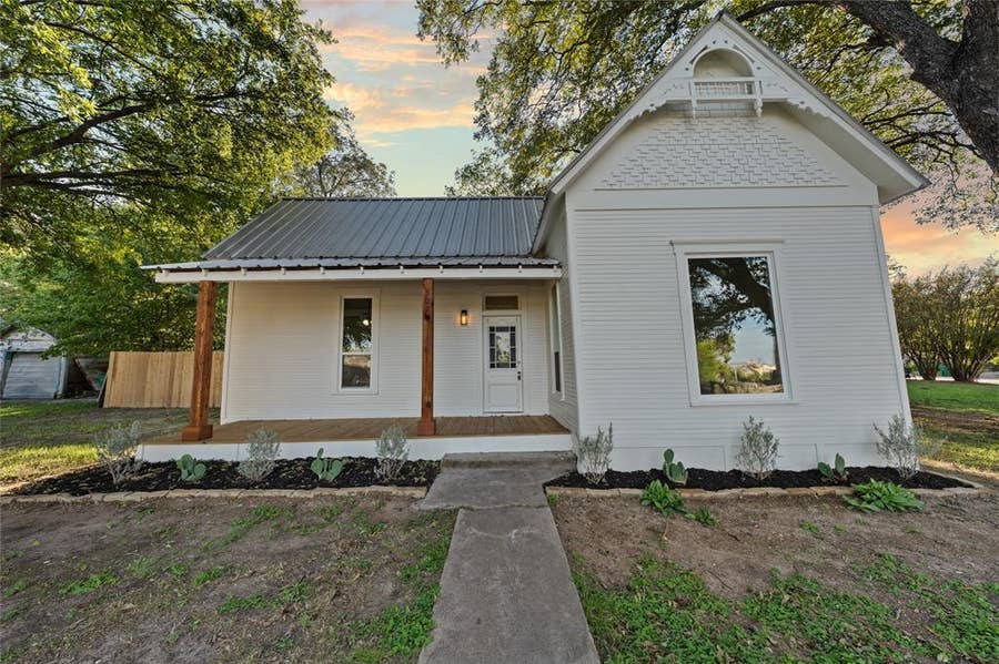 Property photo for 307 Avenue D, Clifton, TX