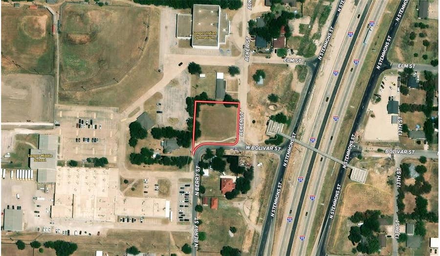 Property photo for 1605 W Bolivar Street, Sanger, TX